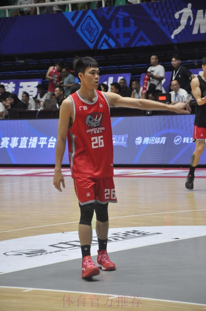 庞峥麟全场16中6，三分6中0得到15分1助攻1抢断