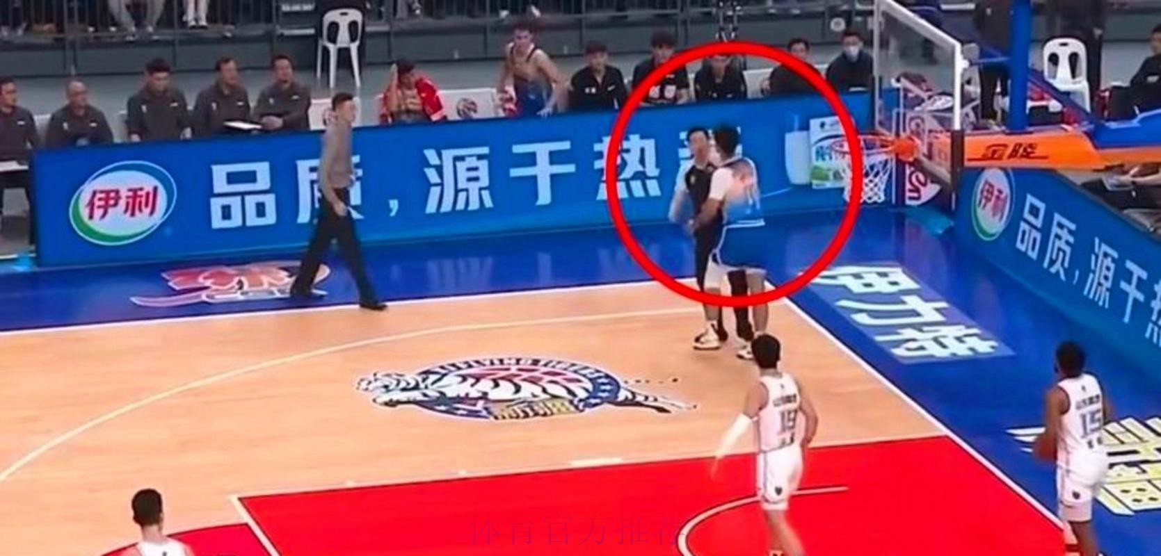 卡斯尔半场8投仅1中仅得到4分4失误，哈珀则3中0没有得分